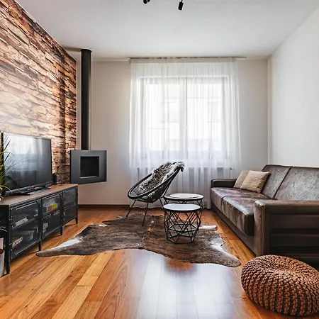 Apartmán Luční Dům 202 *